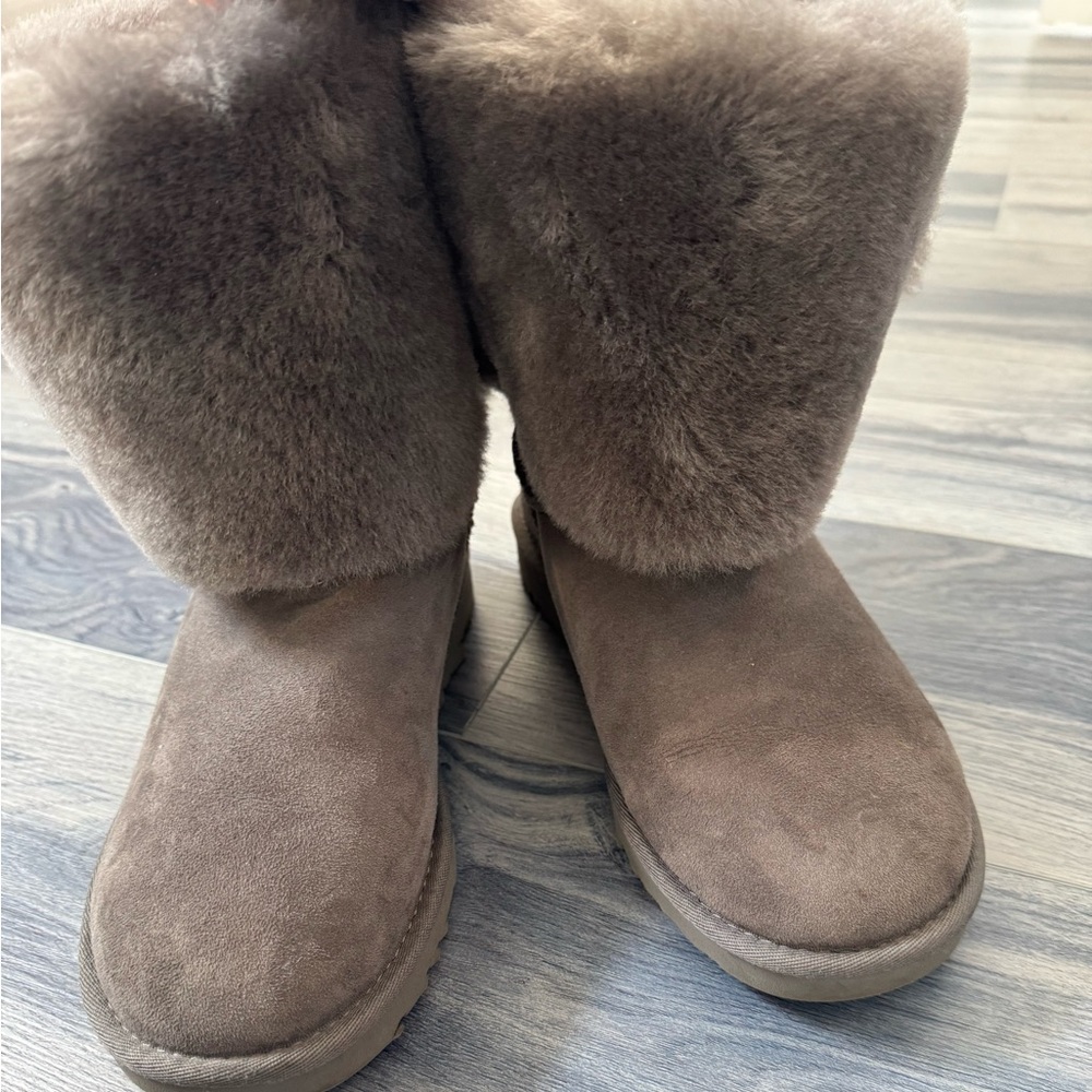 Gray Uggs Triple Bailey Button